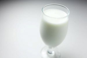 חלב נאקות לחולי קרוהן וקוליטיס 